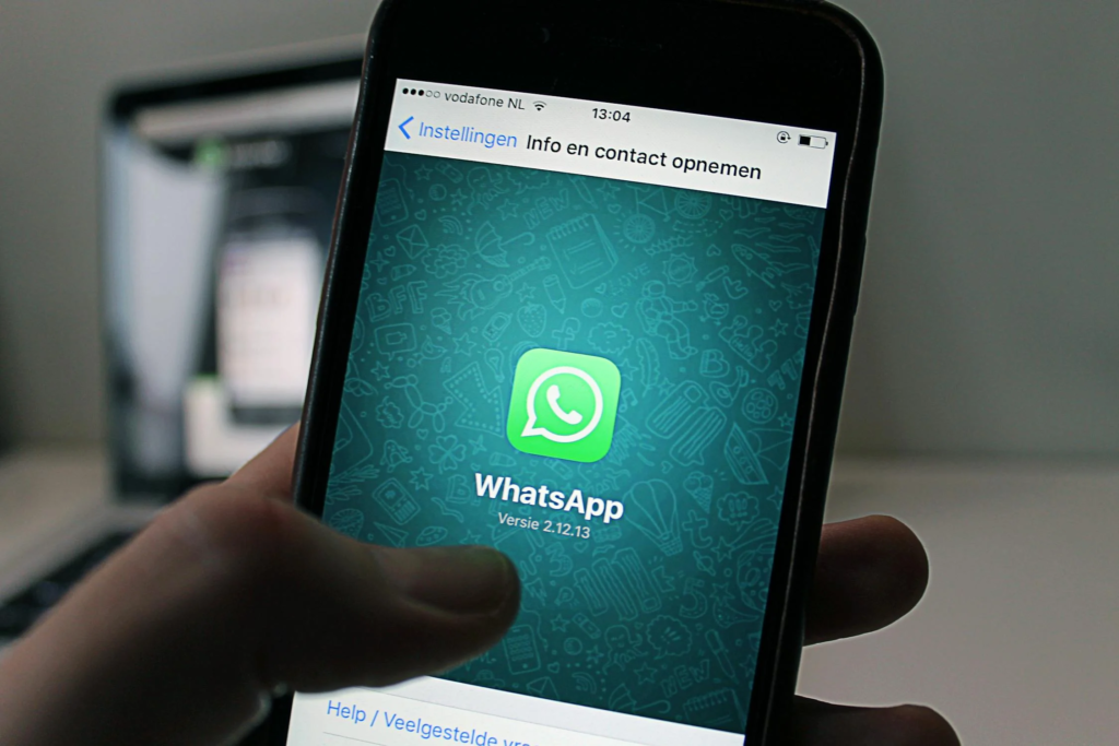Apkwipe - WhatsApp Tracker App